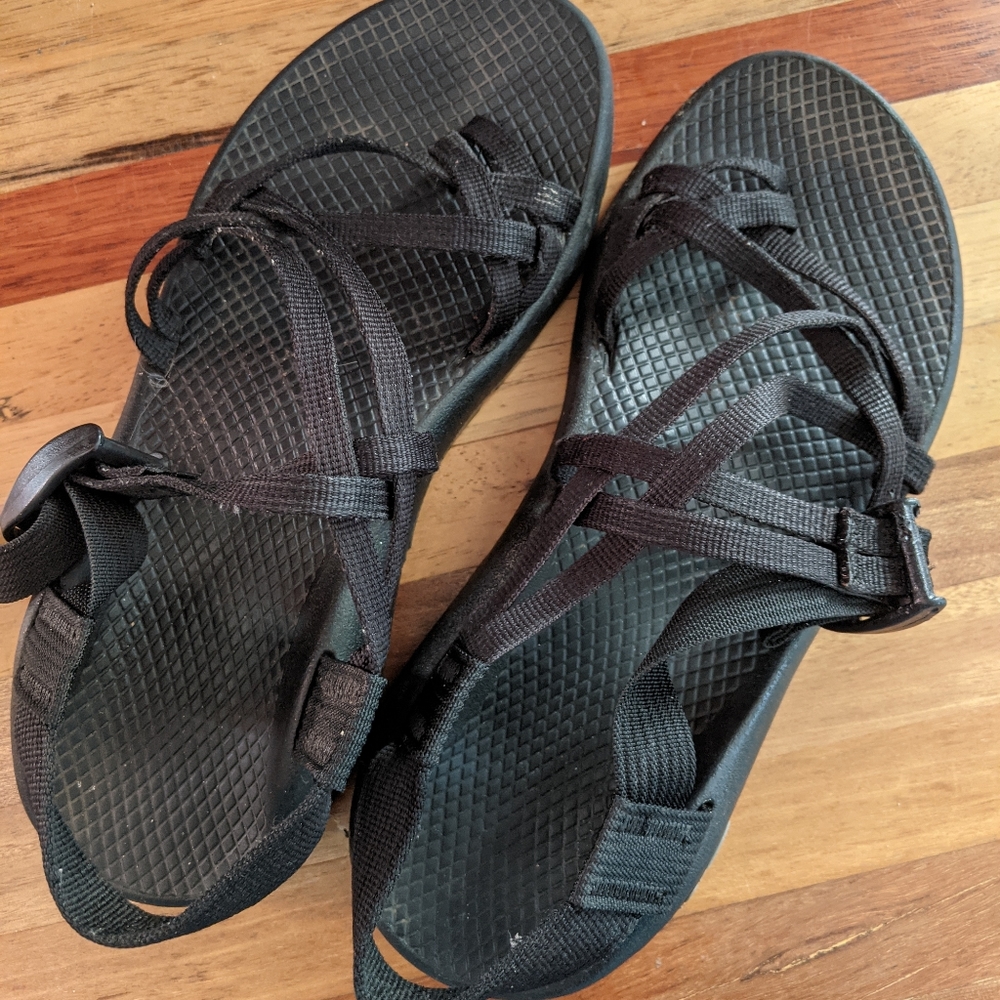 Womens black Chaco strappy sandals size 8